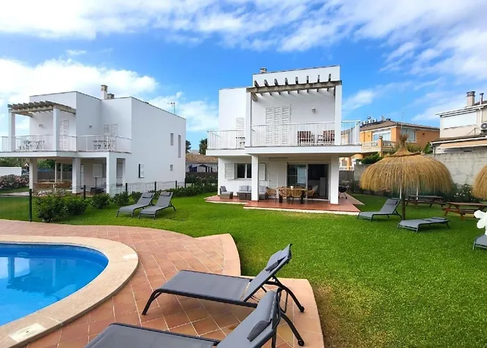 Strandhaus In Playa De Muro Fuer 12 Personen