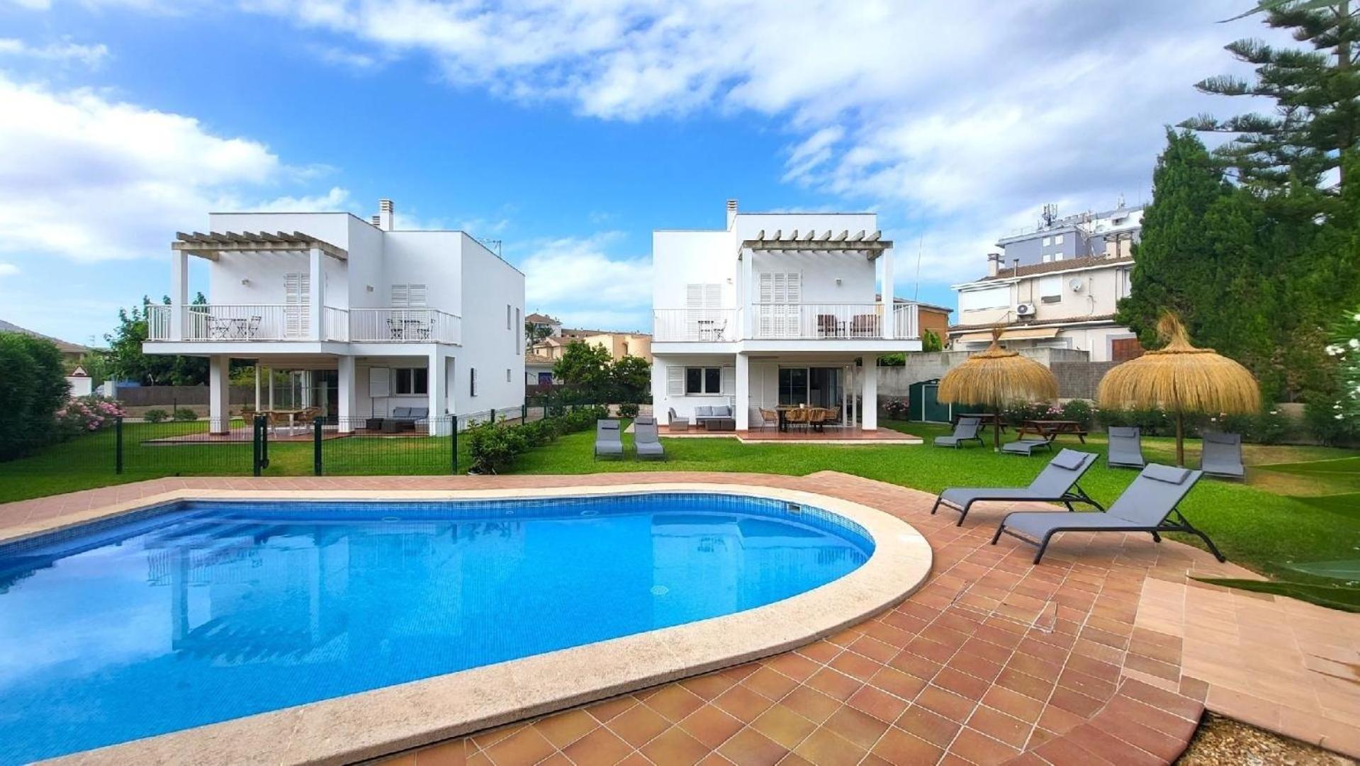 Ferienhaus Strandhaus In Playa De Muro Fuer 12 Personen *