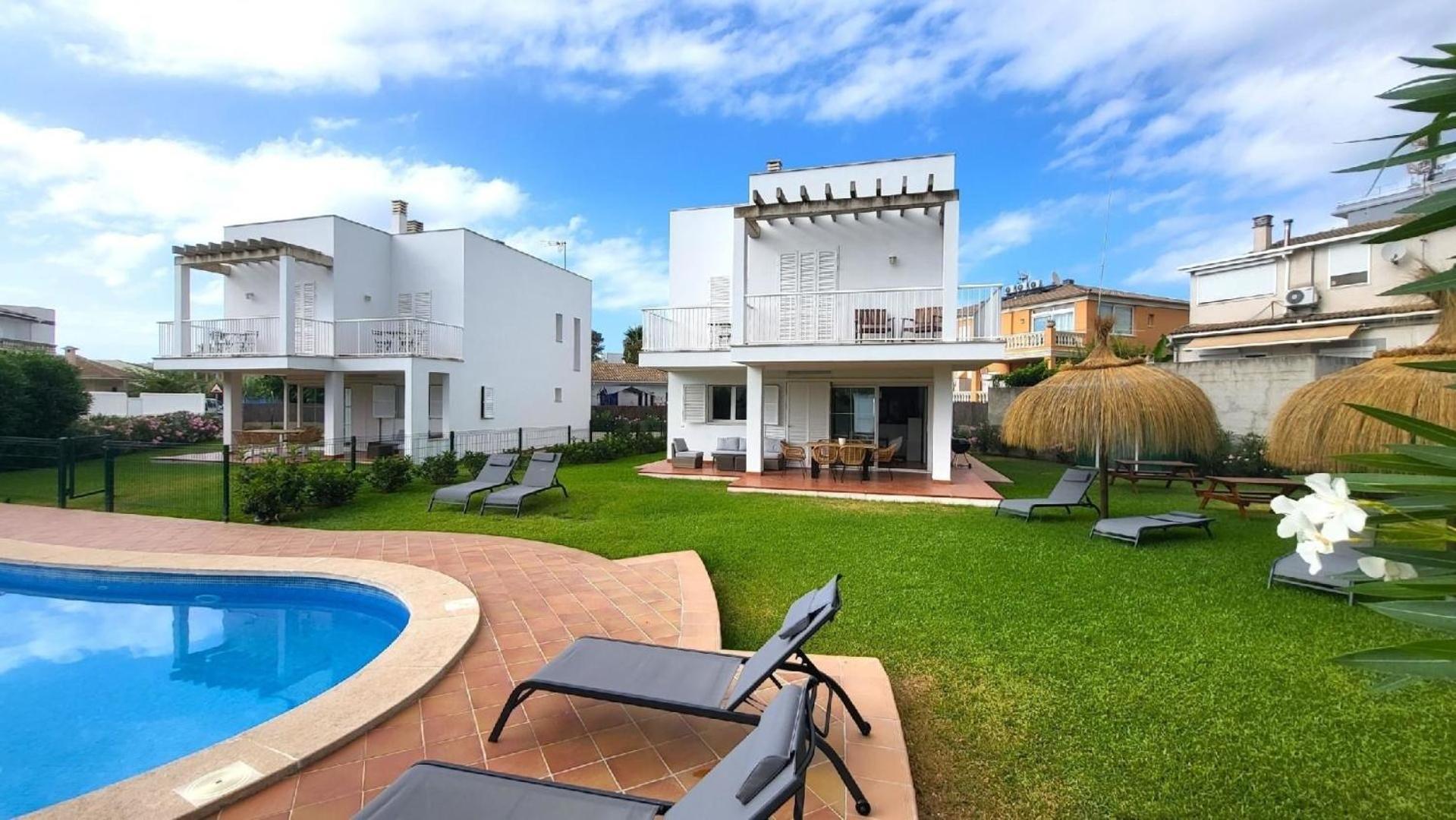 Strandhaus In Playa De Muro Fuer 12 Personen